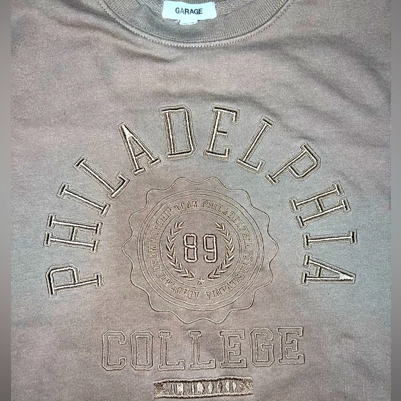 Philadelphia College Crewneck - Picture 3 of 3